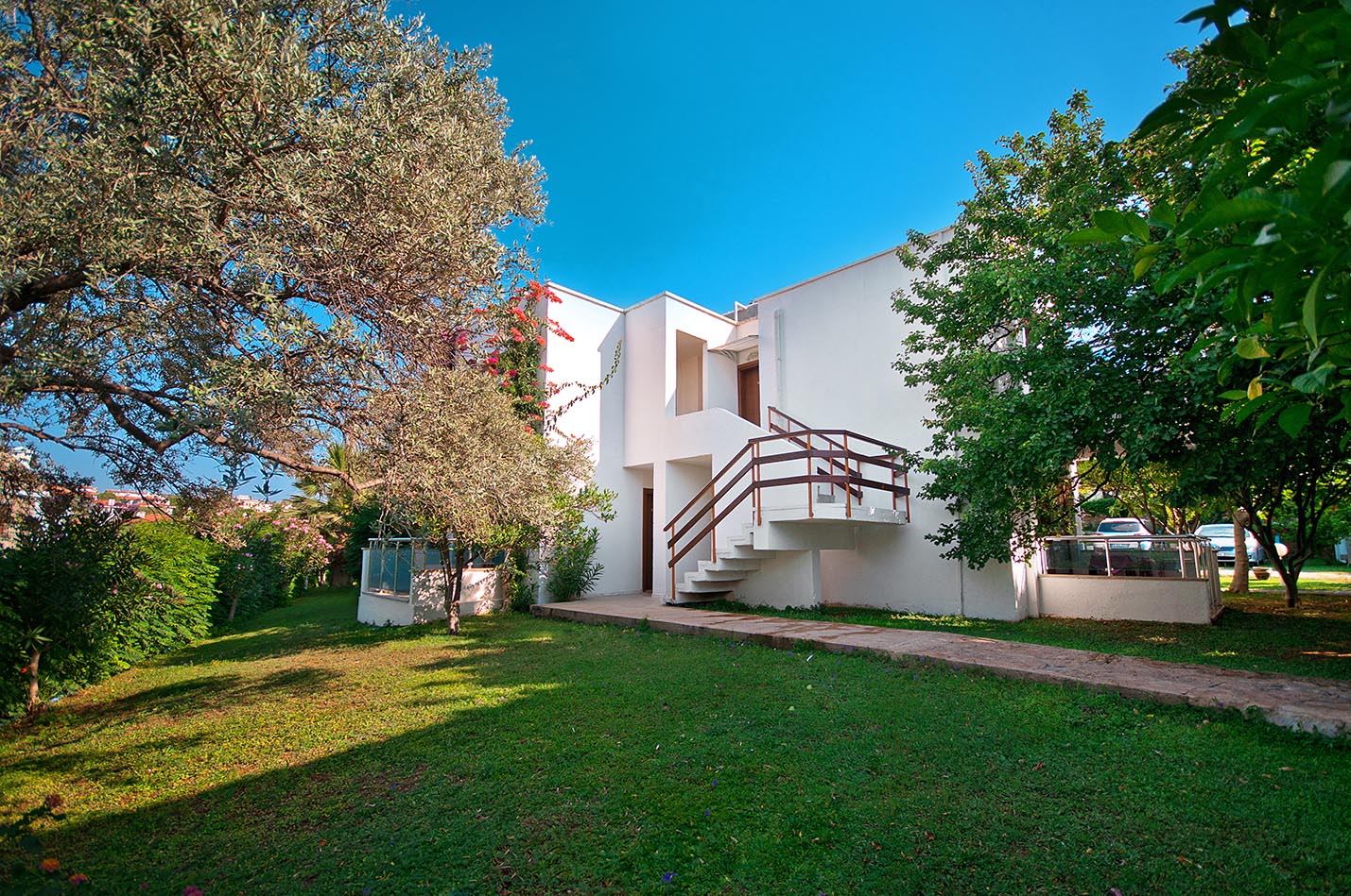 Bahçe Manzaralı Oda